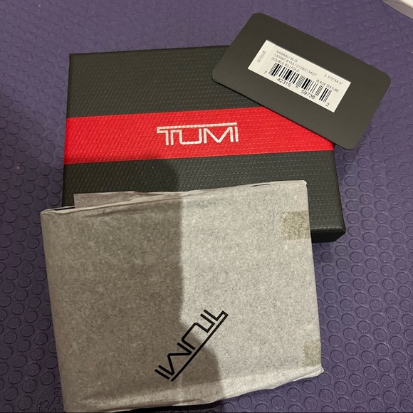 New in Box Tumi Nassau Global Double Bifold Black Wallet - Picture 3 of 5